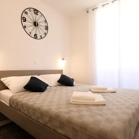 Piccola Pyrotima Apartamento *