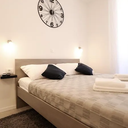 Piccola Pyrotima Apartamento