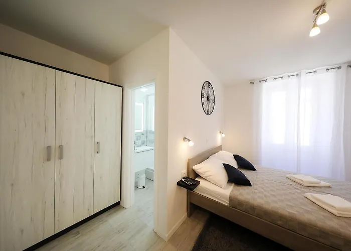 Piccola Pyrotima זאדאר