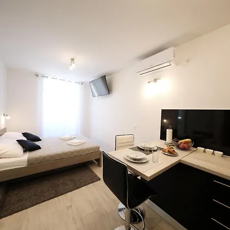 Piccola Pyrotima Apartamento Zadar
